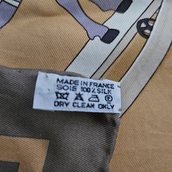 🇨🇵 HERMES silk scarf 90X 90 cm peach color authentic made in France 🇨🇵 - Picture 10 of 12